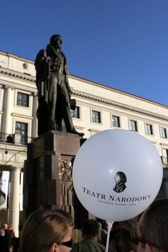 Teatr Narodowy i pomnik Wojciecha Bogusławskiego, plac Teatralny 3. Fot. W. Sternak Teatr Narodowy i pomnik Wojciecha Bogusławskiego, plac Teatralny 3. Fot. W. Sternak